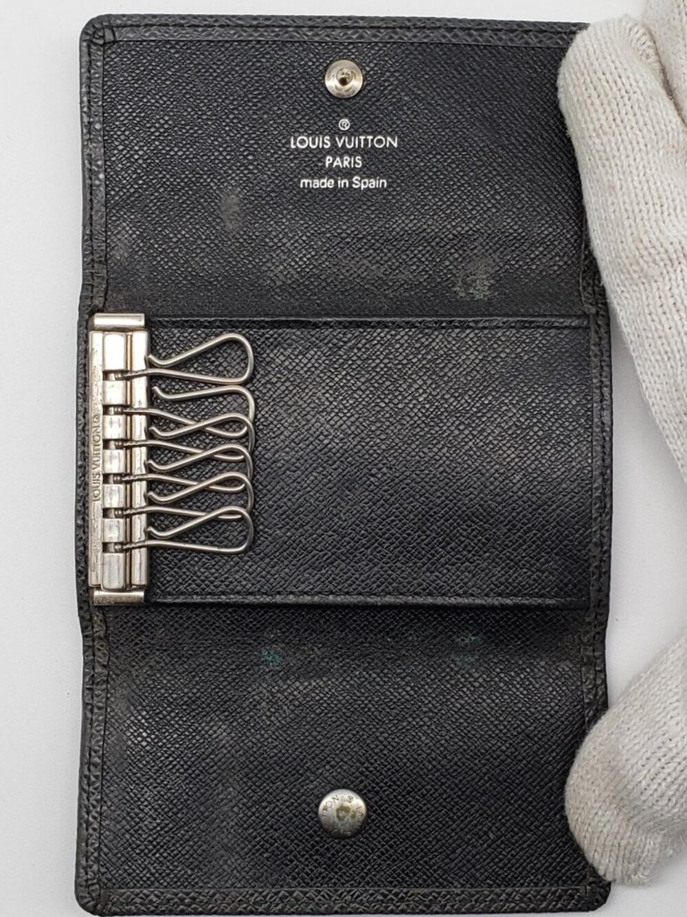 Authentic Louis Vuitton 6-Key Holder – Black Leather – Silver Hardware - Picture 10 of 16